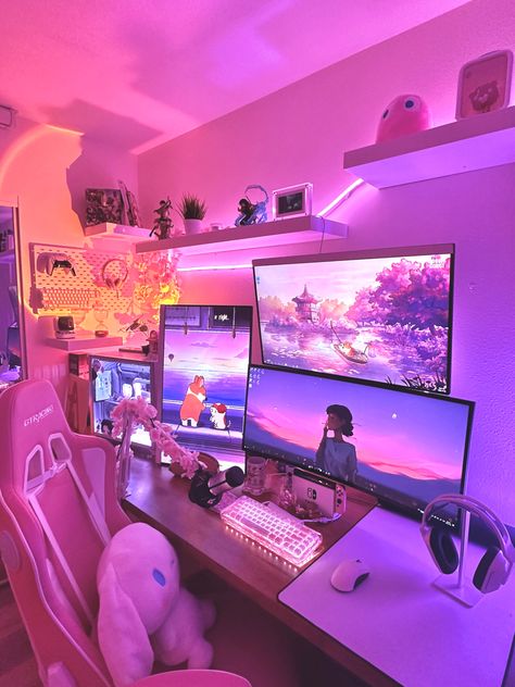 3 Monitor Gaming Setup, Pc Asethic, Colorful Pc Setup, Gaming Room Setup Pink, Cute Desktop Setup, Japanese Gaming Setup, Streamer Setup Aesthetic, Female Gaming Setup, Pc Set Up Ideas