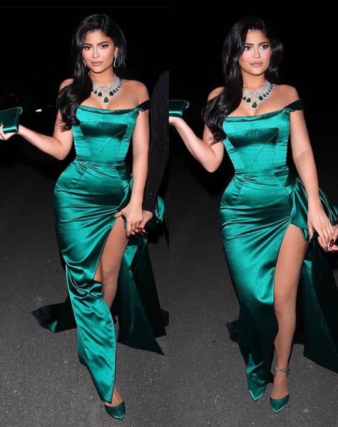 Kylie Jenner Green Dress, Kylie Jenner Green, Green Dress Makeup, Kylie Jenner Fashion, Looks Kylie Jenner, Trajes Kylie Jenner, Kylie Dresses, Bm Dresses, Kylie Dress