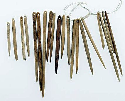 Inuit bone needles. Bone Needle, Monster Mouth, Rome Antique, Art Appliqué, Antlers, Artifacts, Bones, Mood Board, Hair Accessories