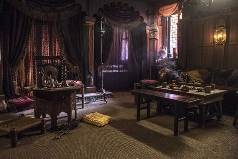 Game Of Thrones Bedroom, House Dayne, Game Of Thrones Set, Fairytale Decor, Fantasy Rooms, Bedroom Games, Game Of Thrones Art, Gaming Room Setup, Pretty Decor