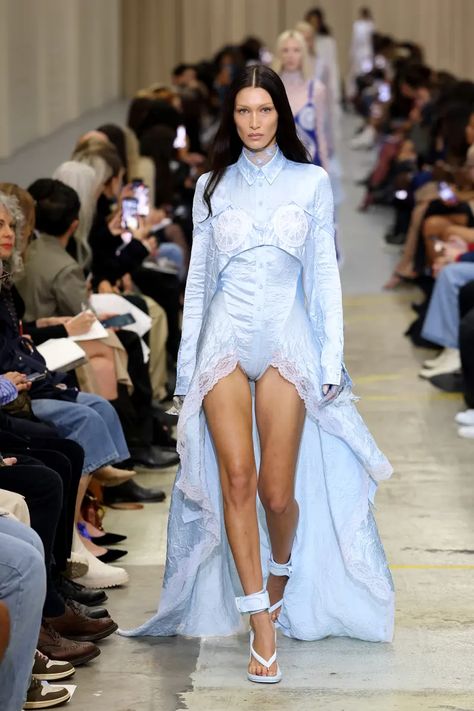 Bella Hadid Runway, Bella Hadid Dress, Hipster Dress, Bella Hadid Outfits, Bella Hadid Style, Hadid Style, All Jeans, Naomi Campbell, Harper's Bazaar