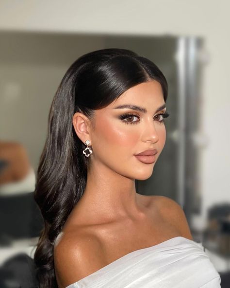 Soft Glam Makeup Latina Women, Soft Glam Makeup White Women, Middle Eastern Wedding Makeup, Formal Glam Makeup, Bridal Makeup Dark Hair, Wedding Makeup Matte, Wedding Makeup Dark Hair, Wedding Makeup For Brown Eyes Brunette, Makeup For Black Outfit