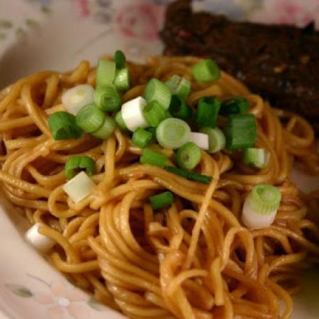 Pioneer Woman's Simple Sesame Noodles Recipe - (4.4/5) Simple Sesame Noodles, Peppercorn Steak, Sesame Noodles Recipe, Grilled Garlic, Sesame Noodles, Pioneer Woman Recipes, Spicy Dishes, Noodles Recipe, Ree Drummond