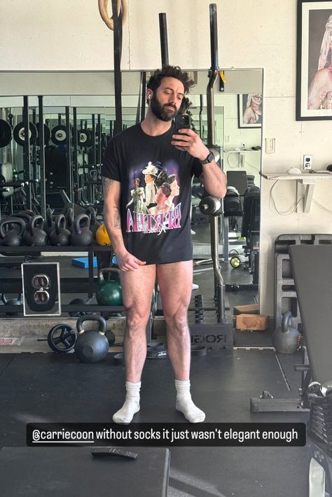 Morgan Spector Stans ‘Gilded Age’ Wife Carrie Coon in Gym Selfie Morgan Spector, Gym Selfie, Rap Shirt, Julian Fellowes, Gilded Age, Men's Muscle, Legs Workout, Historical Drama, Bearded Men