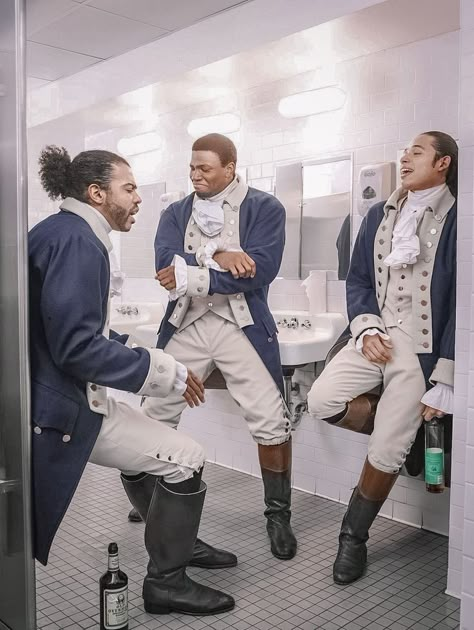 Funny Hamilton Pictures, Anthony Ramos Hamilton, Hamilton Pictures, Alexander Hamilton Musical, Lams Hamilton, Musicals Funny, Hamilton Jokes, Daveed Diggs, Hamilton Lin Manuel