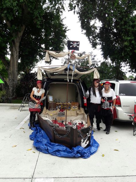 Pirate trunk or treat Pirate Trunk Or Treat, Trunk Or Treat Truck, Trunk Or Treat Themes, Trunk Or Treat Decorations, Halloween Car Decorations, Trunker Treat Ideas, Trunk Or Treat Ideas, Spooky Haunted House, Pirate Boats