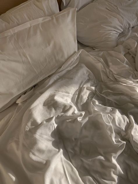 Hotel Sheets Aesthetic, Hotel Bed Aesthetic, Imac Wallpaper, Bed Aesthetic, Messy Bed, Addie Larue, Hotel Bedding, Hotel Sheets, Beige Bed