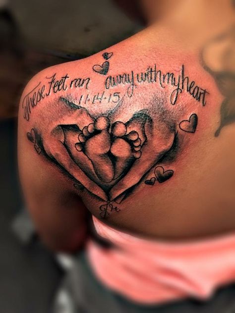 Tattoos For Moms, Baby Tattoo Designs, Baby Name Tattoos, Tattoos Infinity, Cute Hand Tattoos, Mommy Tattoos, Black Girls With Tattoos, Mother Tattoos, Tattoo For Son