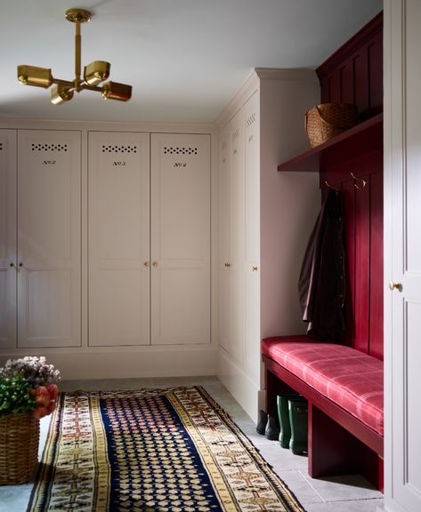 WEST CEDAR BROWNSTONE — Nina Farmer Interiors Mudroom Design Ideas, Functional Mudroom, Fireplace Fender, Mud Room Entry, Style Pantry, Scandinavian Chairs, Mudroom Design, Color Lighting, Laundry Mudroom