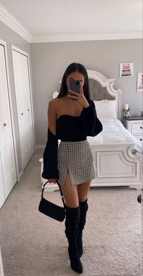 97d0145823aeb8ed80617be62e08bdccdesc52706520ri Two Piece Sweater, Latest Clothing Trends, Looks Country, Wardrobe Tips, Outfits Chic, Nice Style, Dinner Outfits, Plaid Mini Skirt, Looks Chic