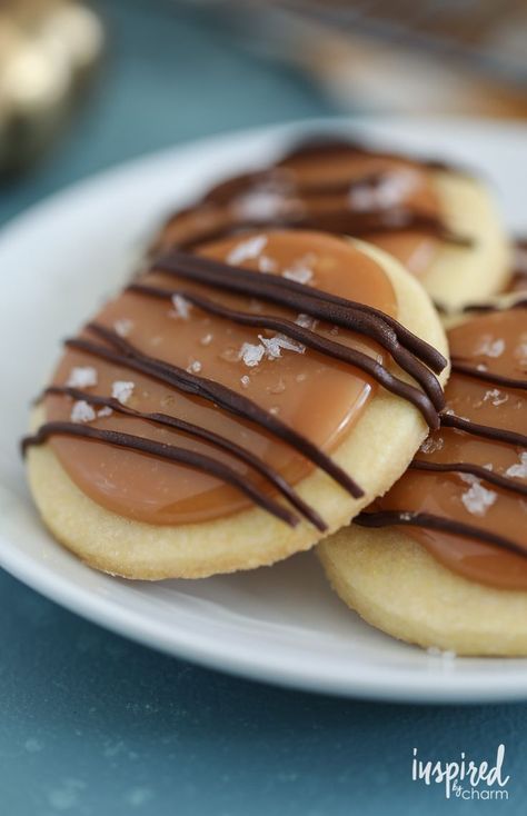 Caramel Shortbread, Nutella Desserts, Shortbread Cookie Recipe, Best Christmas Cookies, Caramel Cookies, Delicious Cookie Recipes, Caramel Recipes, Easy Cookie Recipes, Tea Cakes