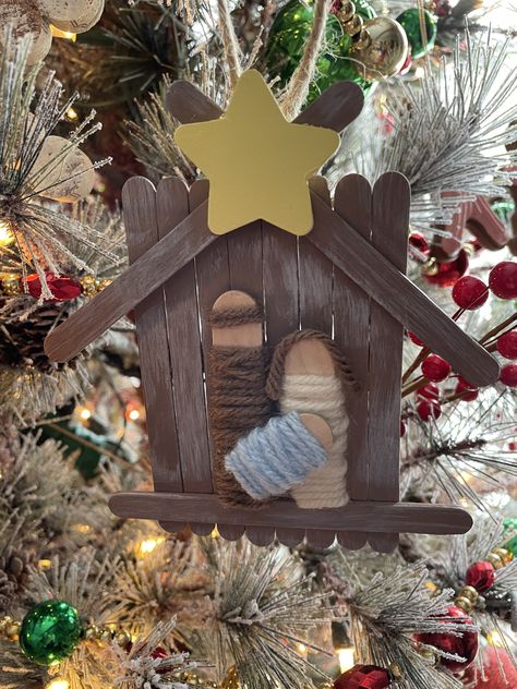 Popsicle Stick Nativity Craft, Popsicle Stick Manger Craft, Mangers Christmas Diy, Popsicle Stick Sled Ornament, Popsicle Stick Manger, Nativity Art For Kids, Popsicle Stick Nativity, Nativity Ornaments Diy, Family Christmas Crafts