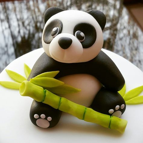 Gum Paste Panda Bear Panda Making With Clay, Clay Panda Bear, Panda Clay Art, Fondant Animals Tutorial, Clay Panda, Playdough Creations, Panda Cake, Pandas Playing, Clay Bear