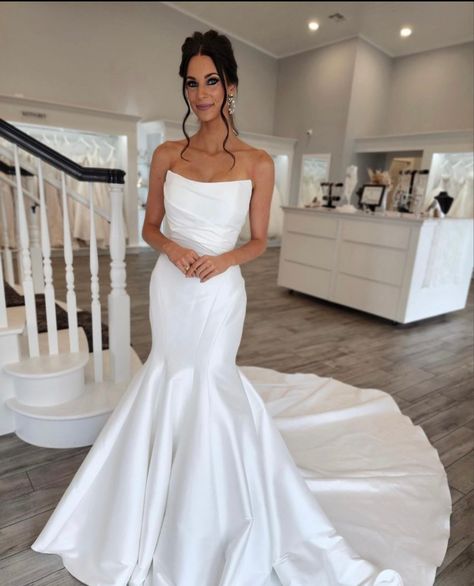 Satin Trumpet Wedding Dress, Fitted Satin Wedding Dress, Strapless Mermaid Wedding Dress, Wedding Event Dresses, Black And White Wedding Theme, Bridal Gown Styles, Bridal Gowns Mermaid, Womens Wedding Dresses, Trumpet Wedding Dress