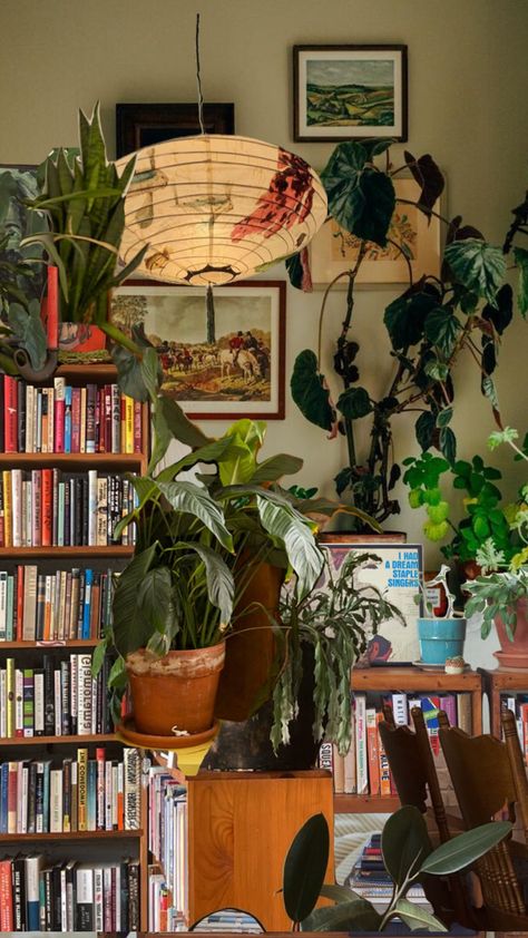 #plants #interiordesign #interiormoodboard #homedecor #nature #vibes #art #vintage #books #homedesign Nature Vibes, Vibes Art, Apartment Decor Inspiration, Living Room Inspo, Aesthetic Room Decor, Dream Home Design, Aesthetic Room, House Inspiration, Vintage Books