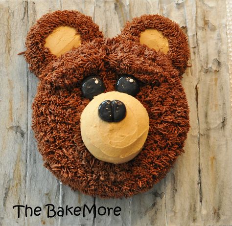 A friend asked me to make a Bear Head smash cake for her 1 year old's birthday, and I say so myself it turned out soooo cute.  Best part is ... Teddy Bear Cupcakes Ideas, Baby Food 1 Year, Bear Head Cake, Cute Birthday Cakes For Kids, Artistic Desserts, Cake One Year, Make A Bear, Chocolate Buttercream Icing, Cake For Her