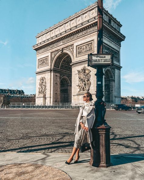 Read by link✨ Paris - France - spring outfit - Eiffel Tower - Arc de Triomphe - easter - european summer - european summer aesthetic - things to do in summer - london summer - lifestyle - french Paris Posing Ideas, Posing In Paris, Effie Tower Poses, Pictures Paris Ideas, Effile Tower Outfit, Outfit Ideas For Europe In Spring, Paris Photography Ideas, How To Pose In Paris, Spring Outfit Paris