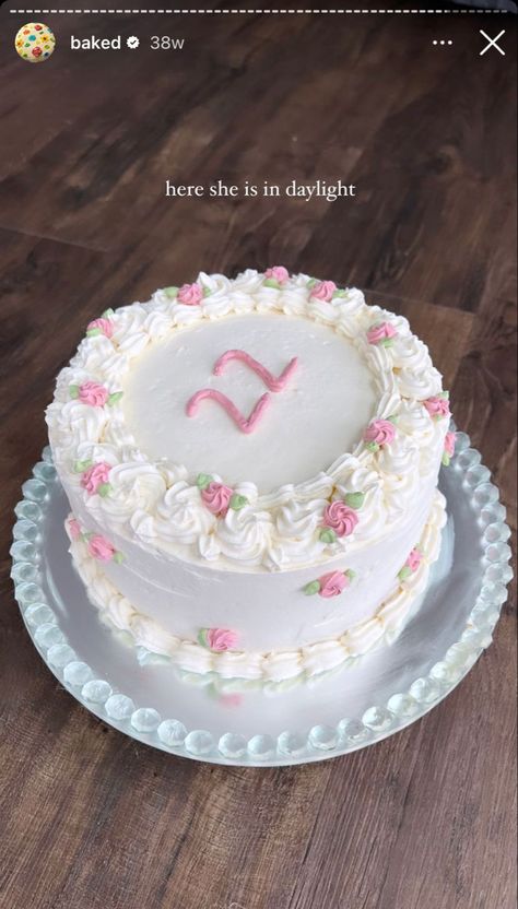 Birthday Cake Ideas White, 23 Birthday Cake, Simple Birthday Cake Designs, 22nd Birthday Cakes, White Pink Flowers, White Birthday Cakes, 21st Cake, Feeling 22, Cookie Cake Birthday