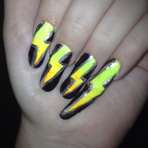 My lightning bolt nails! Nails Lightning Bolt, Preppy Lightning Bolt, Western Nail Ideas, Bolt Nails, Lightning Bolt Nails, Tropical Vacation Nails, Western Nails, Diy Tray, Perfume Tray