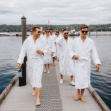 Groomsman Robes, Groomsmen Morning Of Wedding, Groomsmen Preparation Attire, Groomsmen Getting Ready Outfit, Team Groom Ideas, Ischia Wedding, Groomsmen Getting Ready Pictures, Groomsmen Photos Getting Ready, Groomsmen Photoshoot