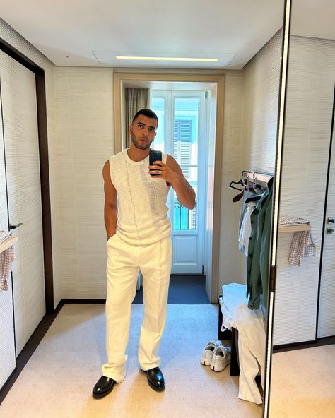 Younes Bendjima (@younesbendjima) • Instagram photos and videos Younes Bendjima Style, Younes Bendjima, How To Be Likeable, Daily Fashion, Fashion Inspo, Style Inspiration, Instagram Photos, Photo And Video, On Instagram