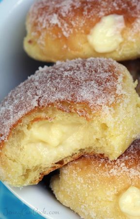 Custard Filled Oven Baked Polish Paczki recipe from Jenny Jones (Jenny Can Cook) Jenny Can Cook, Polish Desserts, Pembuat Roti, Baked Custard, Baked Donut Recipes, Homemade Custard, Filled Donuts, Custard Filling, Homemade Donuts