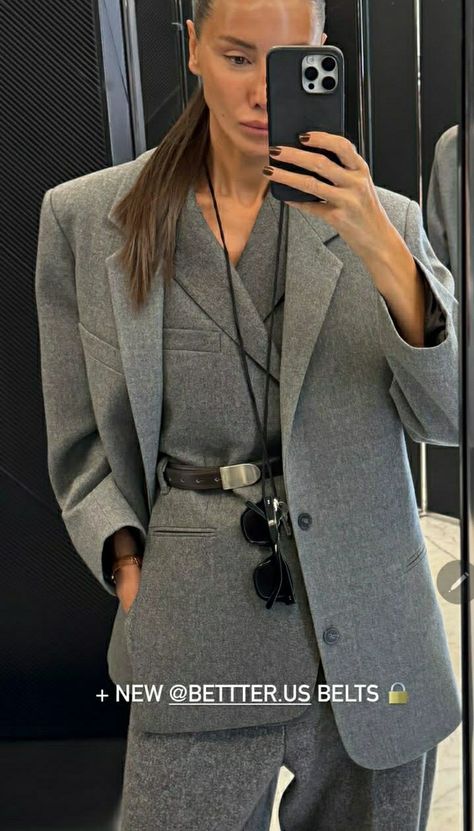 Grey Suit Outfits Women, Julia Pelipas, Parisian Outfit, Burgundy Outfit, Smart Outfit, Wardrobe Edit, Street Style Chic, Office Fashion, Parisian Style