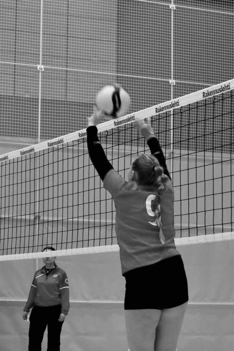 Volleyball Playing Pictures, Volleyball Setter Aesthetic, Volleyball Setter, Volleyball Pictures, 2024 Vision, Reference Photos, New Hobbies, Volleyball, Vision Board