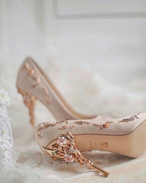 Ralph And Russo Shoes, Pretty Heels, Wedding Dress Gallery, Ralph Russo, Ralph And Russo, Bridal Heels, Wedding Dress Shoes, Dress Hairstyles, Fancy Shoes