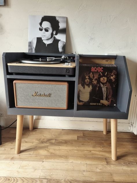 Modern Record Console, Record Player Setup, Speaker Stands Diy, Record Console, Home Music Rooms, Music Corner, Deco Living Room, Music Rooms, Record Stand