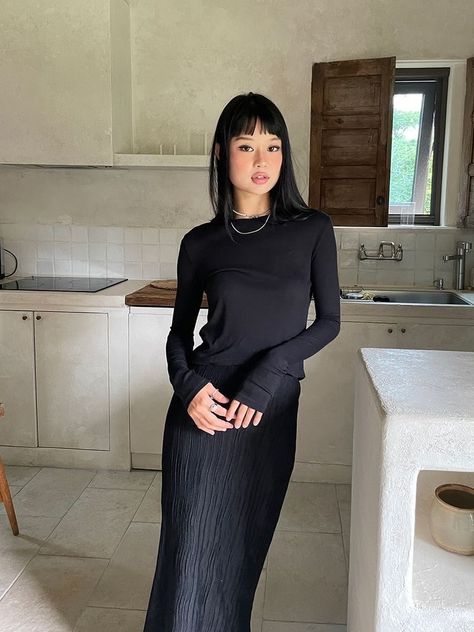 visual gallery!!! instagram: bellafleurz !! <3 Black Long Sleeve Outfit, Black Dress Long Sleeves, Black Dress Aesthetic, Maxi Black Dress, Black Dress Long, Visual Gallery, Smart Outfit, Dress Long Sleeves, Dress Aesthetic