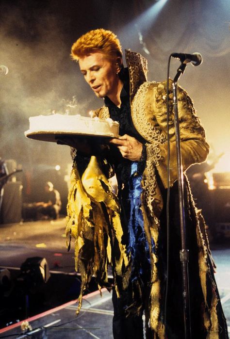 David Bowie blows out the candles on his 50th birthday during a celebration concert at Madison Square Garden in New York City, New York on Jan. 9, 1997. Bowie Birthday, David Bowie Birthday, Ziggy Played Guitar, Billy Corgan, Space Oddity, Alt Rock, Lou Reed, Robert Smith, Ziggy Stardust