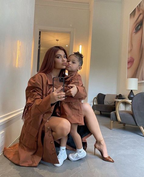 #familygoals mommy x baby🤍🤍 Kily Jenner, Stile Kylie Jenner, Kylie Travis, Brody Jenner, Looks Kylie Jenner, Estilo Kylie Jenner, Image Couple, Princess Carriage, Post Baby Body