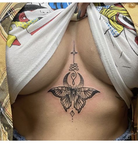 Sternum Tattoo Ideas, Brust Tattoo Frau, Underboob Tattoo Designs, Bauch Tattoos, Underboob Tattoo, Chest Tattoos For Women, Dope Tattoos For Women, Spiritual Tattoos, Tattoo Ideas For Men