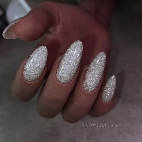 White Glittery Almond Nails, White Sparkly Nails, White Sparkle Nails, Sparkly Nail Designs, Sparkly Acrylic Nails, Nye Nails, Unghie Sfumate, Milky Nails, White Glitter Nails