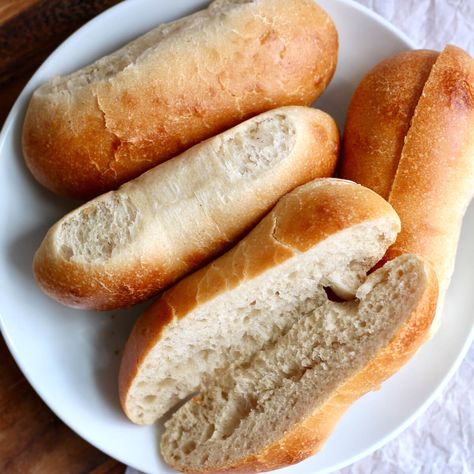 These no yeast Sourdough Hot Dog Buns are soft, fluffy, and crusty. They're easy to make, ready the same day, and perfect for summer. Sourdough Hot Dog Buns, Hot Dog Bun Recipe, Homemade Hot Dog Buns, Hot Dog Buns Recipe, Baked Hot Dogs, Hot Dog Bun, Hot Dog Rolls, Hoagie Rolls, Hot Dog Recipes