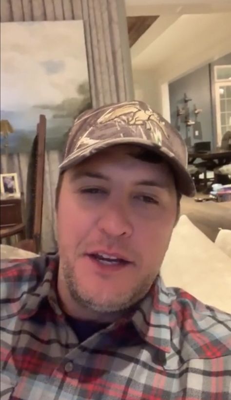 Luke Bryan Selfie Pictures, Luke Bryan Selfie, Toby Keith Lyrics, Luke Bryan Concert, Blake Sheldon, Luke Bryan Pictures, Carrie Underwood Pictures, Mr Wonderful, Bill Cosby