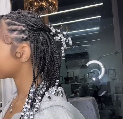 Black Women Aesthetic, Knotless Braids With Beads, Cornrows Natural, Cornrows Natural Hair, Shot Hair, Hair Black Women, Beads Hair, Summer Acrylic, Hairstyles Pictures