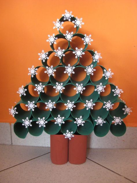 Preschool Christmas Crafts, Toilet Paper Rolls, Handmade Christmas Crafts, Christmas Tree Decorations Diy, Preschool Christmas, Paper Rolls, Christmas Crafts Decorations, Craft Activities For Kids, Christmas Gifts For Mom