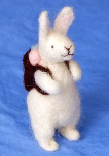 One Quick Needle Felting Bunny – Video Tutorial – Felting Felting Bunny, Felt Rabbits, Bunny Video, Bunny Tutorial, Felted Crafts, Felting Inspiration, Felted Bunny, Felted Bowls, Keep Your Eyes Open