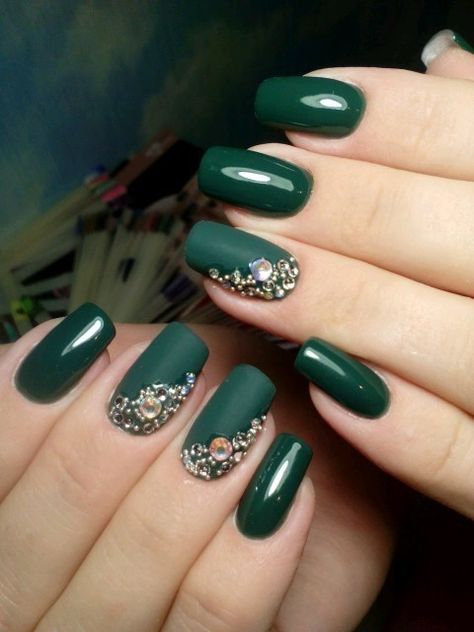 Emerald Green Bridal Nails, Celtic Nail Art, Ireland Nails, Winter Nail Colours, Embellished Nails, Gem Nail Designs, Peacock Nails, Winter Nail Colors, Stone Nail Art