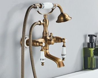 TAPIER - Etsy Black And Bronze Bathroom, Gold Kitchen Faucet, Antique Brass Faucet, Bathtub Faucets, Freestanding Bathtub Faucet, Gold Faucet, Kitchen Faucets Pull Down, Space Experience, Brass Kitchen Faucet