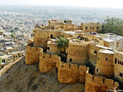 Colorful Rajasthan: Jaisalmer Fort - Sonar Kella 2 Jaisalmer Fort, Golden City, Jaisalmer, India Tour, Tourist Places, Famous Places, Honeymoon Destinations, India Travel, Tour Packages