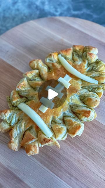 Emily Love Leserman on Instagram: "HOW TO MAKE A BREADSTICK 🏈 ⁣ ⁣ have you seen the Nutella Christmas tree puff pastry? welp, this is the same idea but savory and 🏈 shaped! ⁣ ⁣ TO MAKE:⁣ 🏈 roll out thawed puff pastry⁣ 🏈 top with your favorite savory spread. I went with @bour and pesto, but you could also do spinach and artichoke, bean dip, whatever you fancy!⁣ 🏈 top with the second layer of pastry and cut into a football shape⁣ 🏈 cut 2-3 inch teeth around the perimeter of the football and twist each section⁣ 🏈 brush with egg wash and bake for 20 mins at 400 degrees⁣ 🏈 top with mozzarella laces ⁣ ⁣ enjoy! touchdown! gooo sports! ⁣" Tree Puff Pastry, Christmas Tree Puff Pastry, Nutella Christmas Tree, Nutella Christmas, Fancy Top, Bean Dip, Egg Wash, Breadsticks, A Football