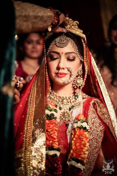 Bridal Portrait While Ceremony Rituals भारतीय दुल्हन संबंधी, Bengali Bride, Punjabi Bride, Indian Woman, Indian Bridal Makeup, Desi Wedding, Indian Wedding Photography, Bridal Photography, Katrina Kaif