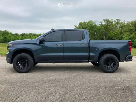 Silverado 1500 Leveled, Chevrolet Trucks Silverado, New Chevy Truck, Running Fuel, Nice Trucks, Chevy Trucks Silverado, Chevy 1500, Black Truck, Trail Boss