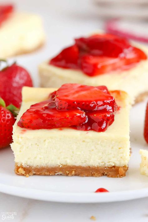 Sheet Pan Cheesecake Bars, Sheet Pan Cheesecake Recipes, Cheesecake Sheet Cake, Sheet Cheesecake, Cheesecake Bars Recipes, Strawberry Cheesecake Bars Recipes, Make Cheesecake, Cheesecake Bars Easy, Cheesecake Bar