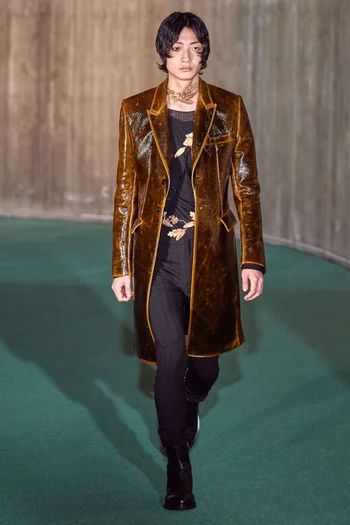 Menswear Runway, Moda Paris, Menswear Fashion Show, Menswear Fashion, Ann Demeulemeester, Double Breasted Jacket, Menswear Collection, Fashion Show Collection, Leather Coat