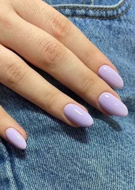 Lilac Lilac Nails Almond Shape, Nails Inspiration Lilac, Nail Ideas Light Purple, Nail Astethic, Pastel Lilac Nails, Light Purple Gel Nails, Light Purple Nail Ideas, Nails Astethic, Lilac Manicure