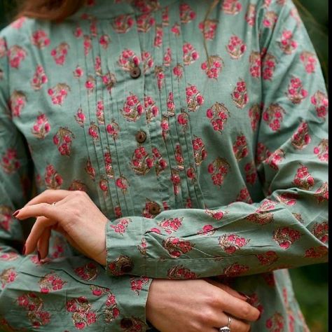 Cough Sleeves Design For Kurtis, Baloon Sleeves Kurtis, Sleeves Design For Kurtis, Cotton Dress Pattern, Kurti Sleeves, Kurti Sleeves Design, Kurta Patterns, Kurta Style, Salwar Designs